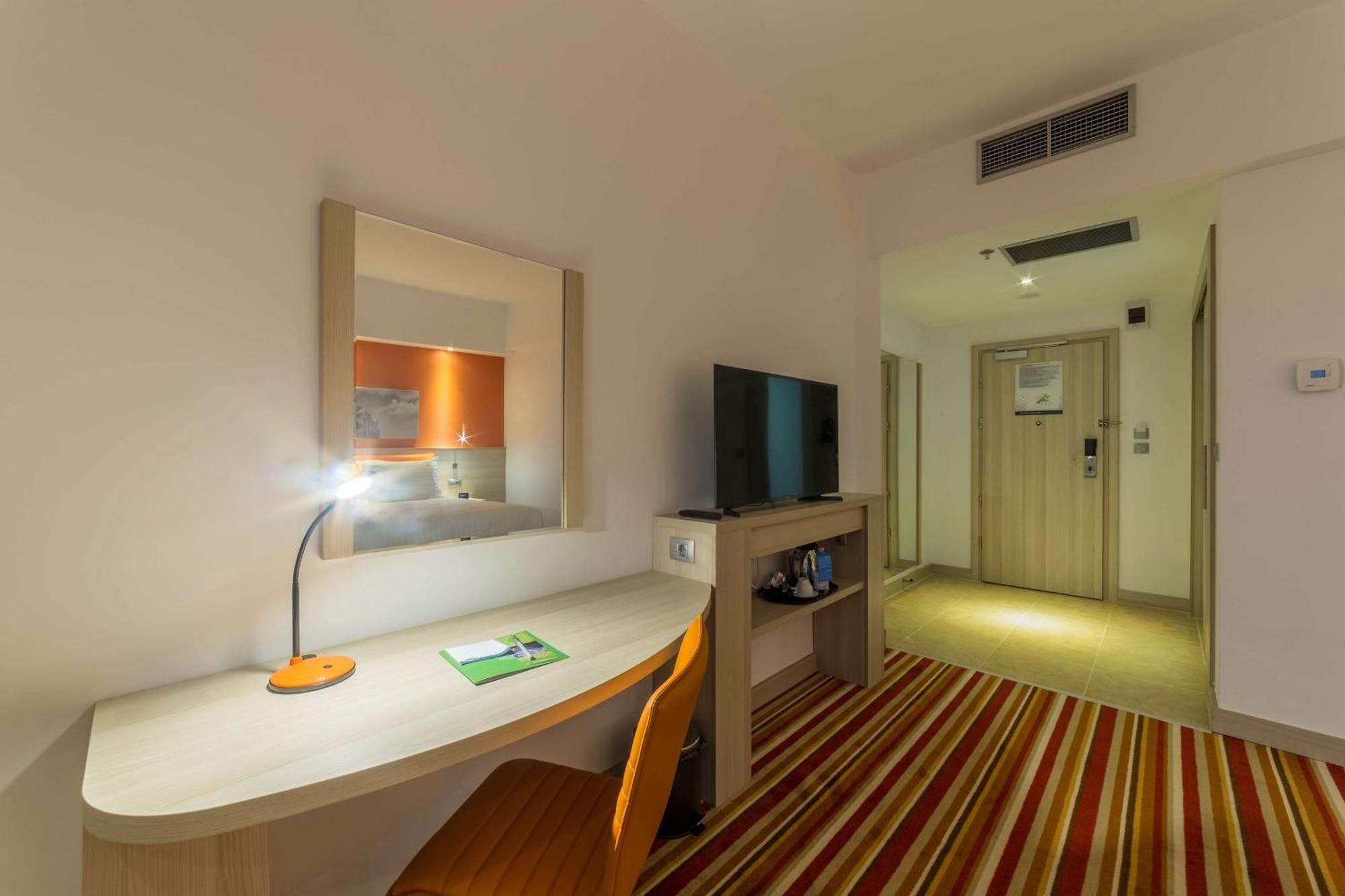 Hotel Hampton By Hilton Iasi Exterior foto