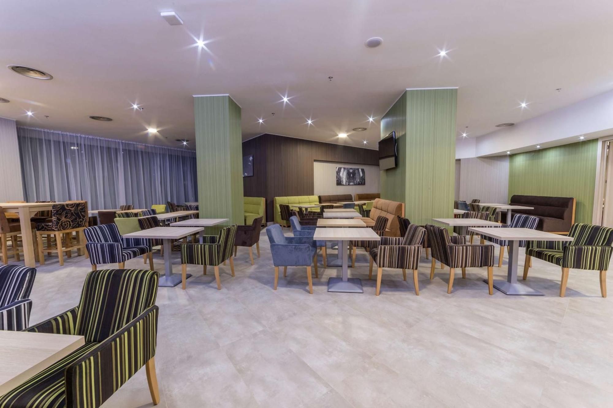 Hotel Hampton By Hilton Iasi Exterior foto