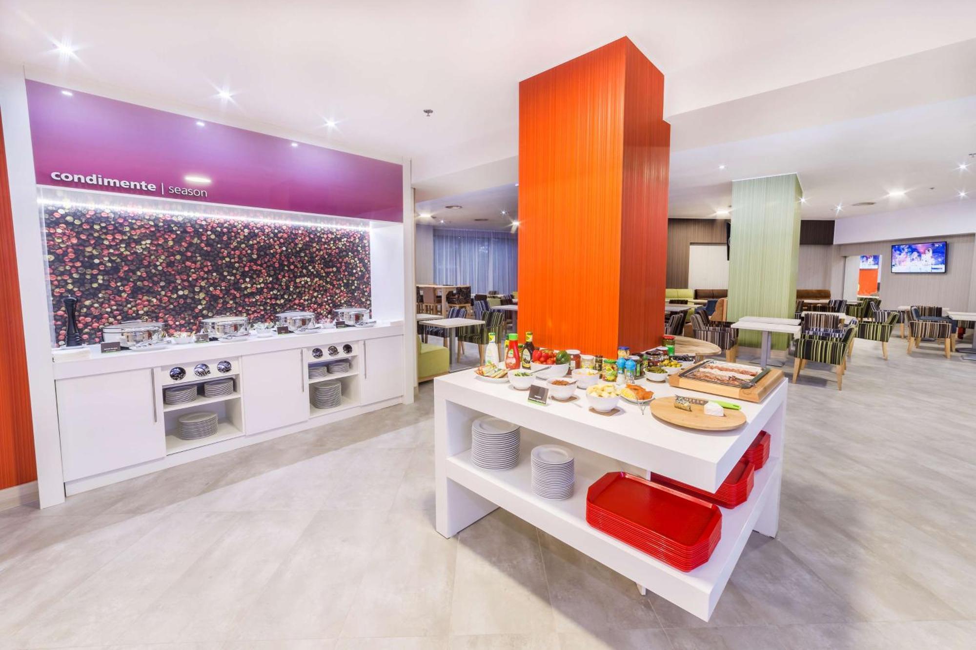 Hotel Hampton By Hilton Iasi Exterior foto