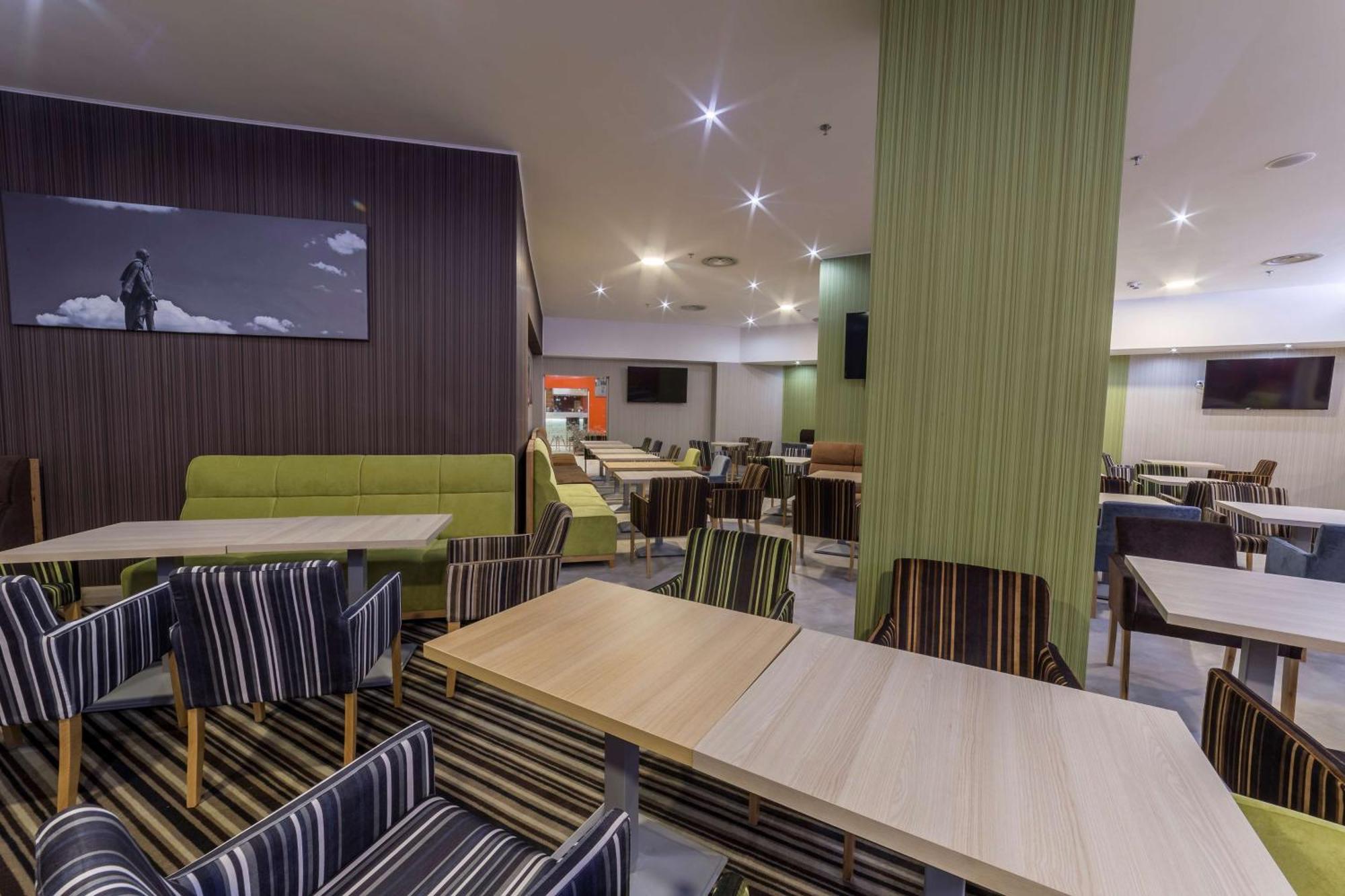 Hotel Hampton By Hilton Iasi Exterior foto